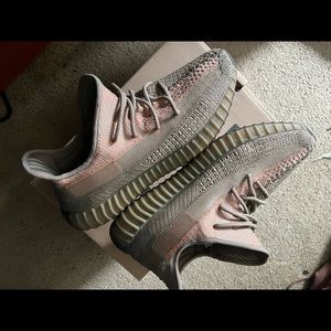 Sand taupe Yeezy 350